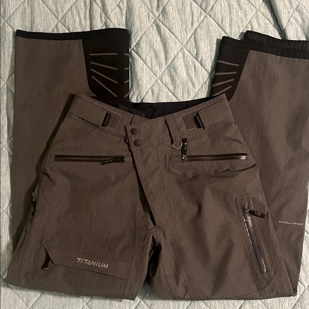 COLUMBIA TITANIUM MENS SKI PANTS SIZE M
GREY W/BLK ACCENTS